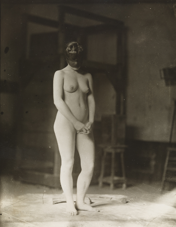 Female nude with black mask, left leg bent