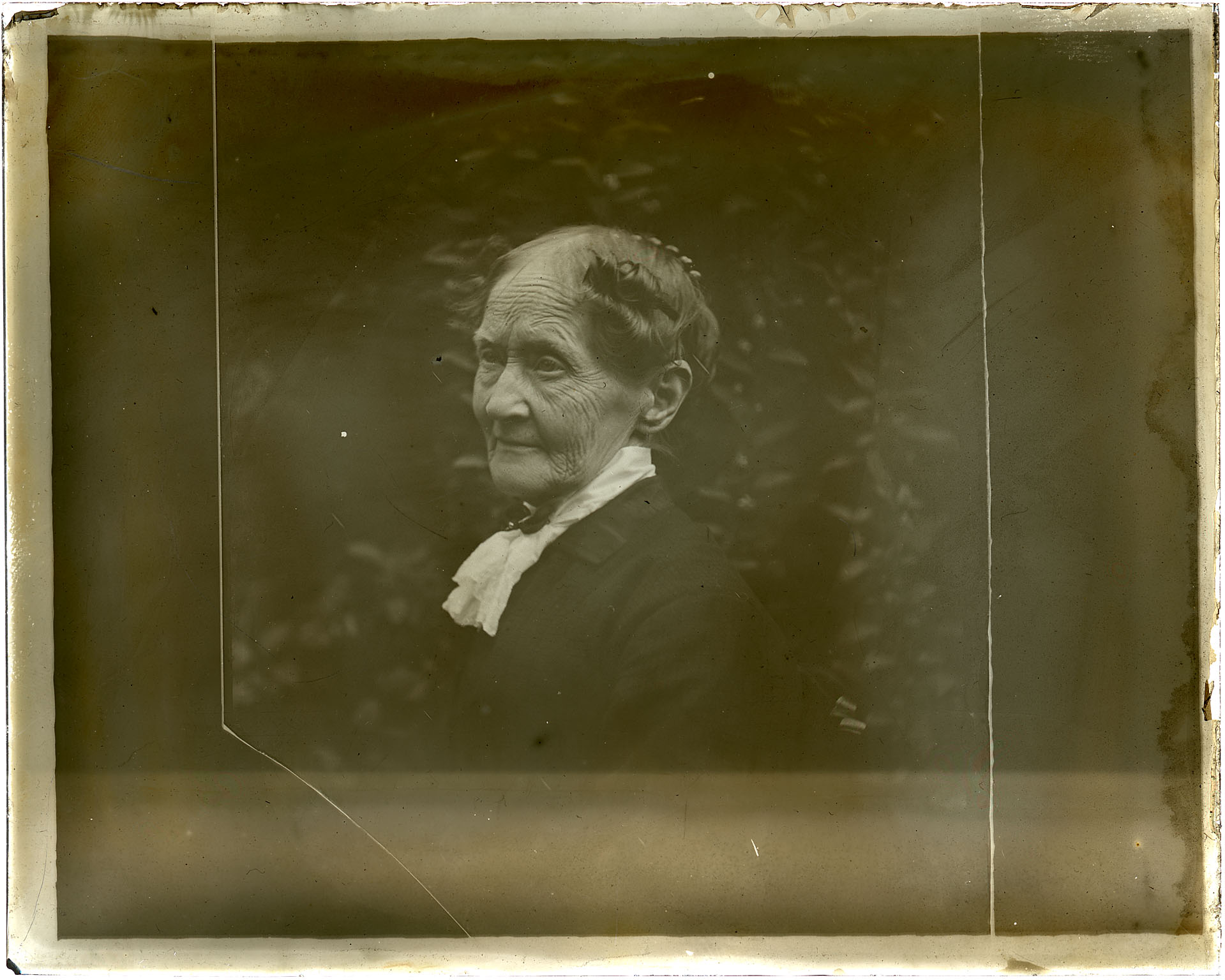Unidentified woman, looking left