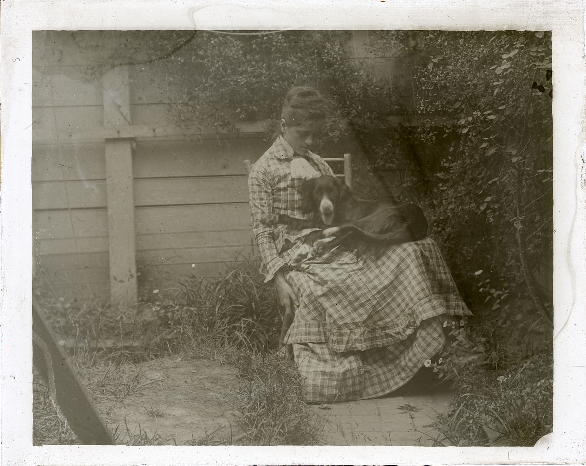 Susan MacDowell sitting with setter in yard