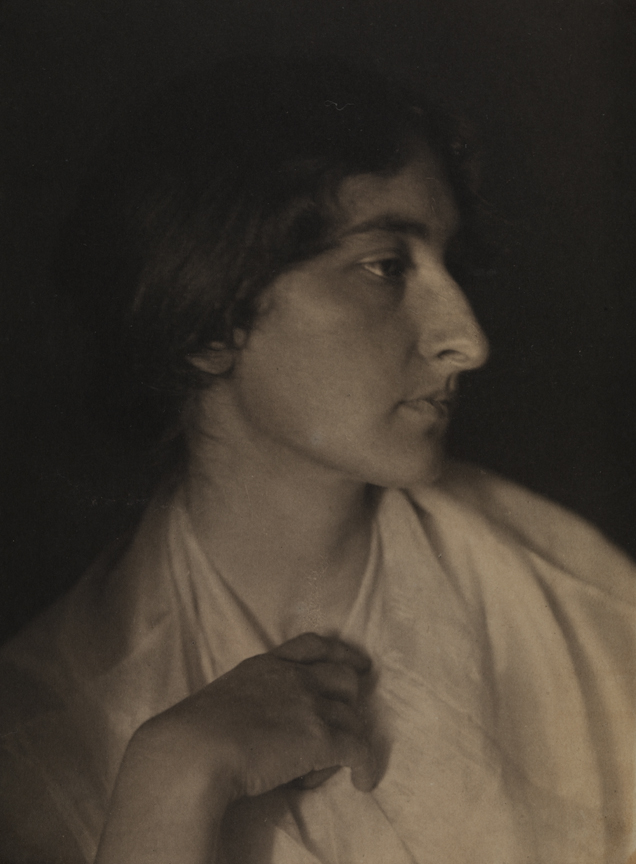 Signora Gomez d'Arza (?), facing right