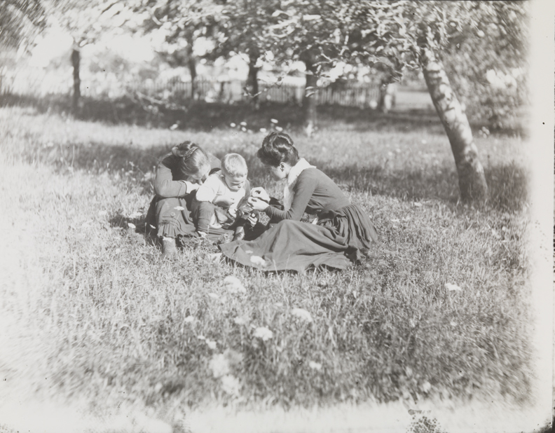 Margaret Eakins, Artie Crowell, and Susan Macdowell at Avondale, Pennsylvania
