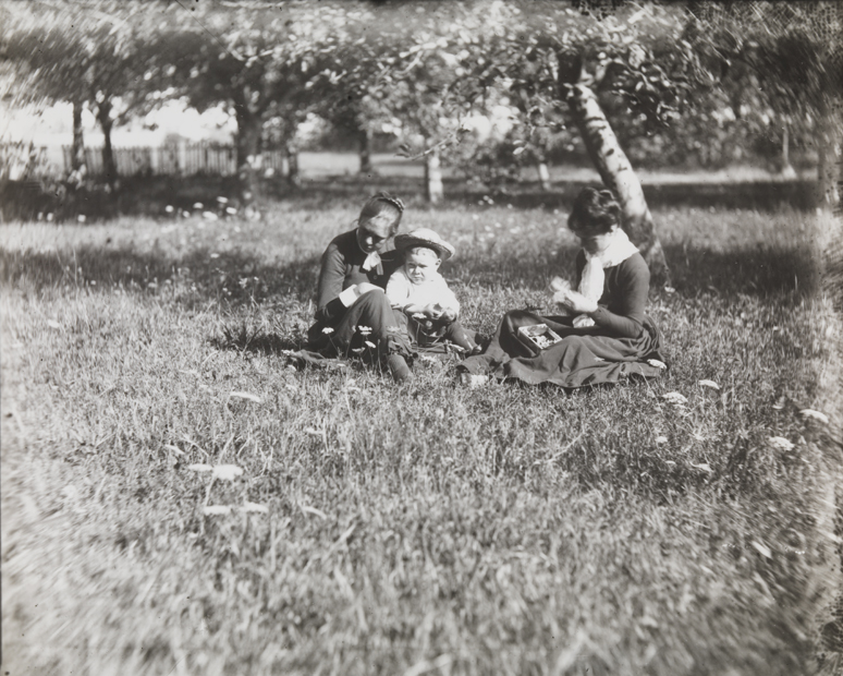 Margaret Eakins, Artie Crowell, and Susan Macdowell at Avondale, Pennsylvania