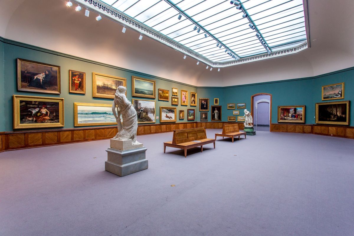 Salon Gallery of the Historic Landmark Building. Image: Jeff Fusco / Pennsylvania Academy of the Fine Arts