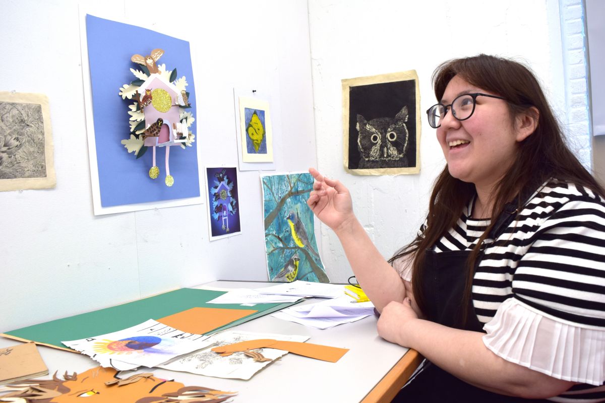 Ivonne Perez (BFA '19) in the Illustration gang studio.