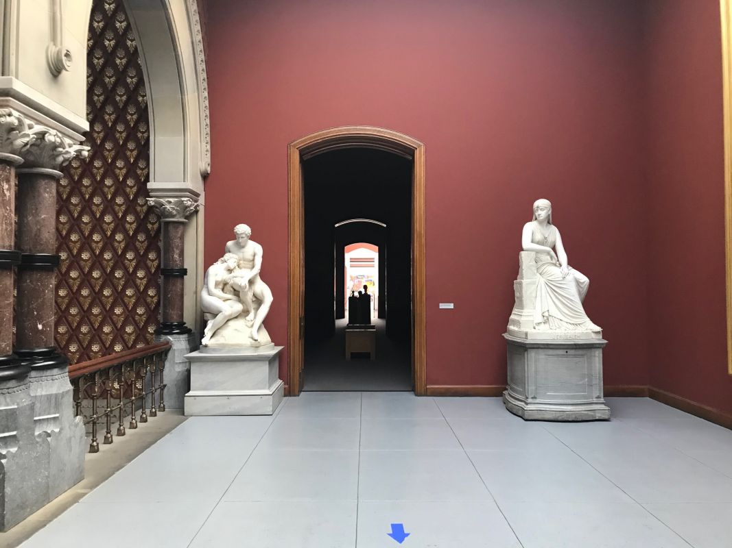 Gallery wall with marble statues 