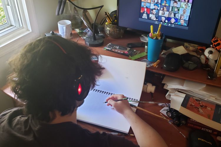 Teen making art over zoom 