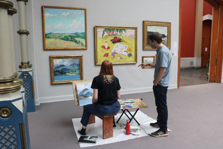 Students painting in gallery