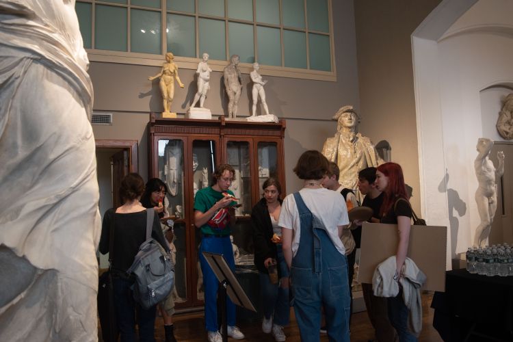Students enjoying pizza and conversation in the Cast Hall.